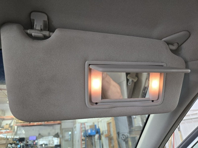 Passenger Sun Visor Illuminated Dual Bulbs Fits 10-14 LEGACY 644685