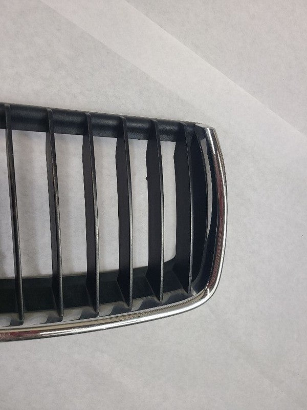Passenger Grille Canada Market Upper Bumper Fits 06-08 BMW 323i 602498