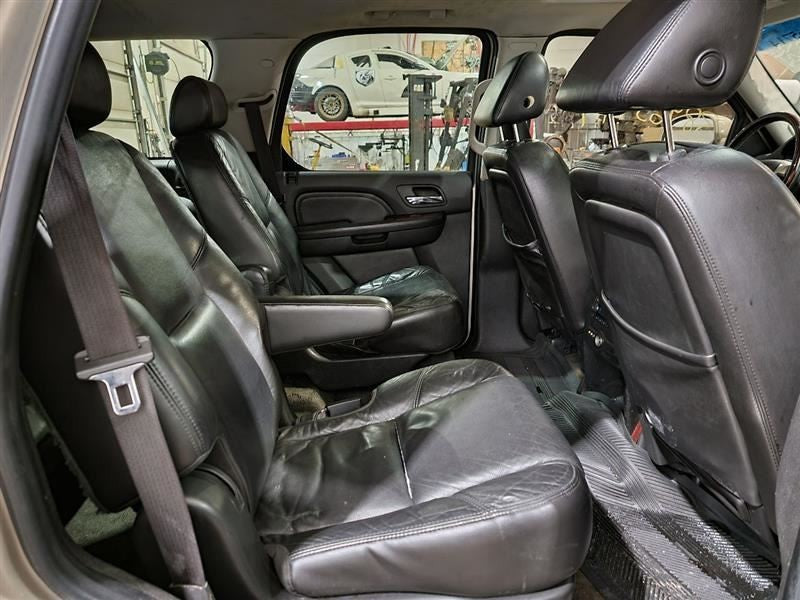 Passenger Tail Light Without Premium Collection Fits 07-14 ESCALADE 56