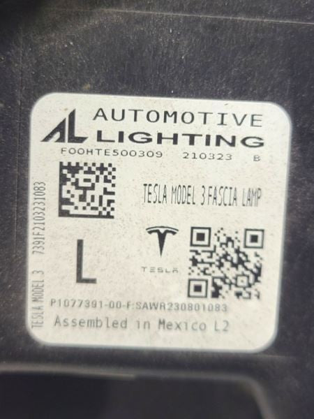 TESLA 3   2023 OEM Driver's Side Fog Corner/Park Light 578191