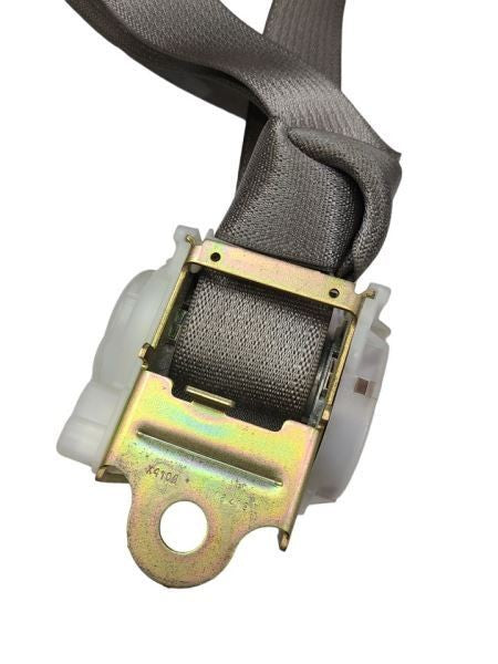 REAR H2        2004 Driver's Side Retractor Seat Belt Rear 577872