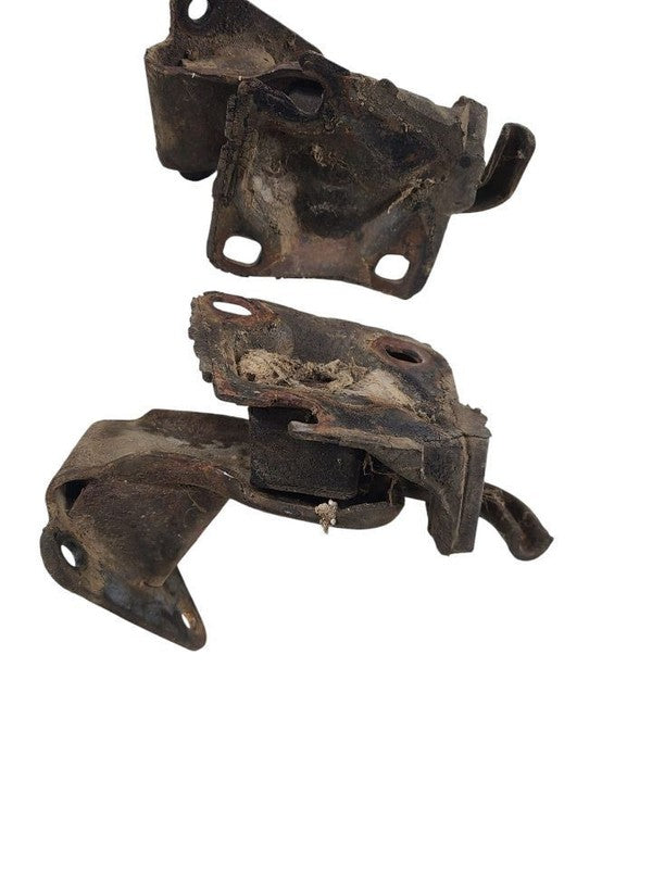 VEGA      1975 Engine Mounts 617159