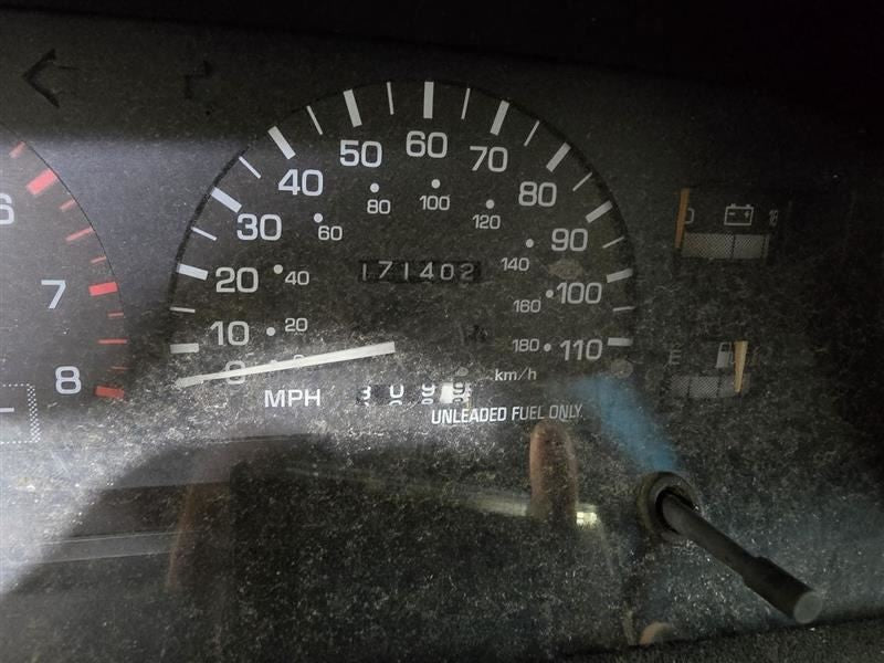 T100      1995 Seat Belt Rear 593147