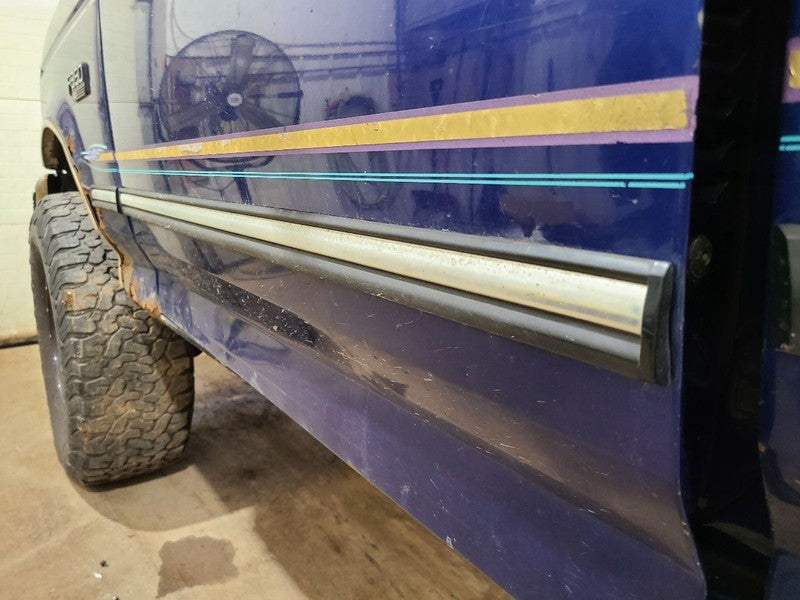 F350      1995 Door Moulding Front 671877