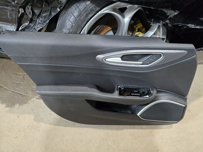 GIULIA    2019 Front Door Trim Panel 612918