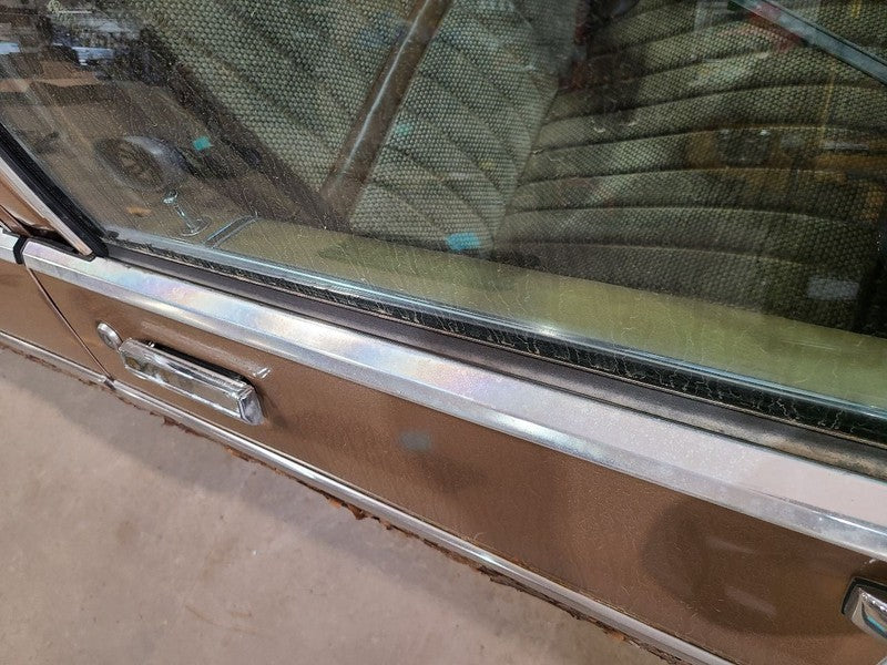 OLDS-SW   1988 Door Moulding Front 677765