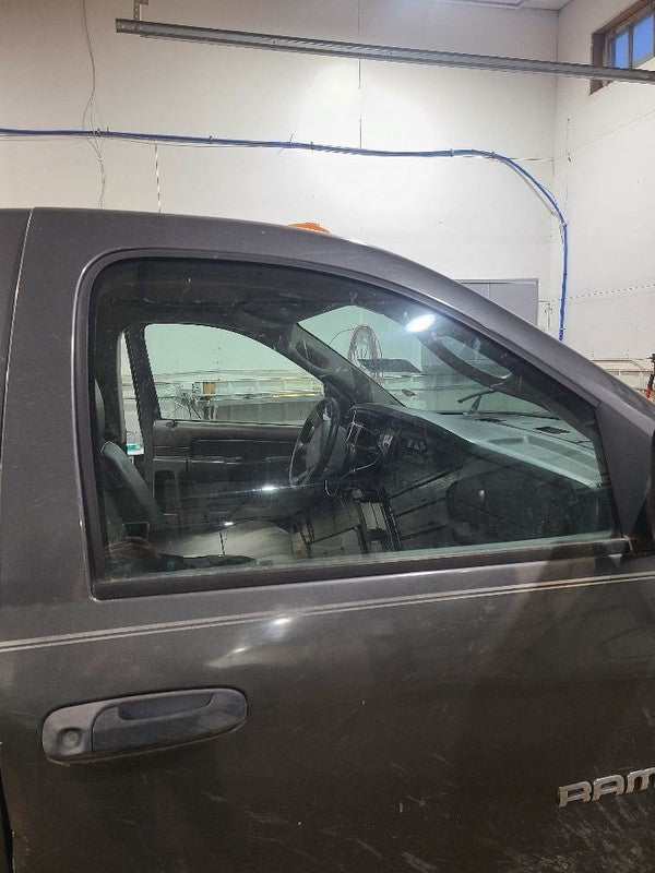 RAM2500   2004 Front Door Glass 653756