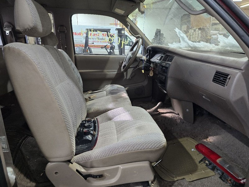 T100      1995 Seat Belt Rear 617886