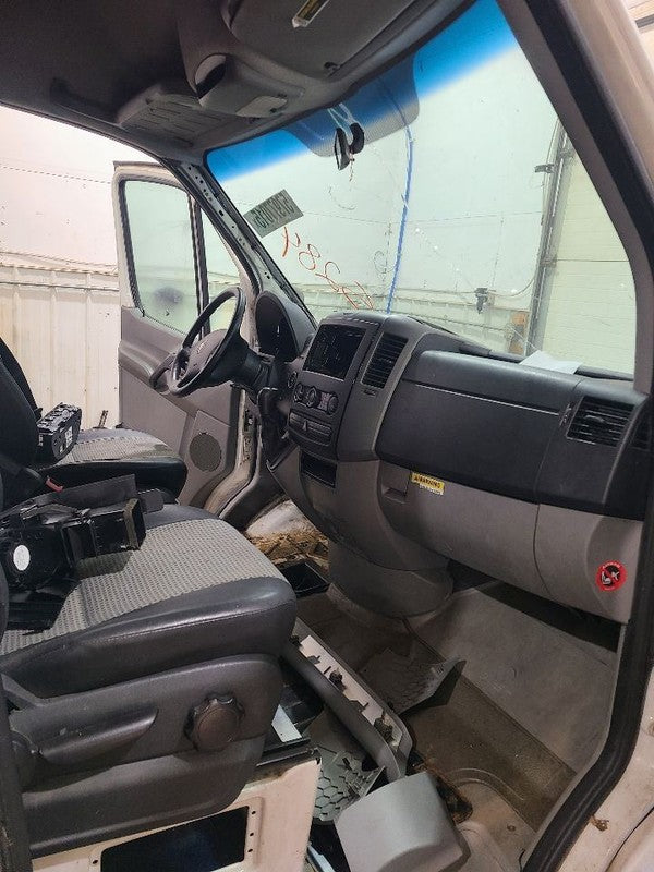 Seat Belt Front Driver Buckle Fits 07-09 SPRINTER 2500 651182