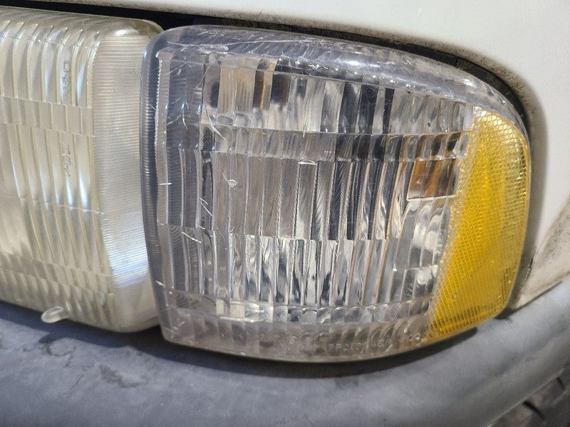 Driver Corner/Park Light Beside Headlamp Fits 94-02 DODGE 2500 PICKUP 