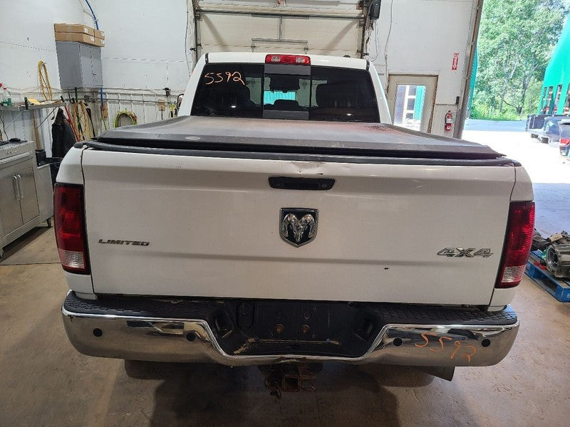 Console Front Floor Bucket Seats Fits 10-12 DODGE 2500 PICKUP 671424