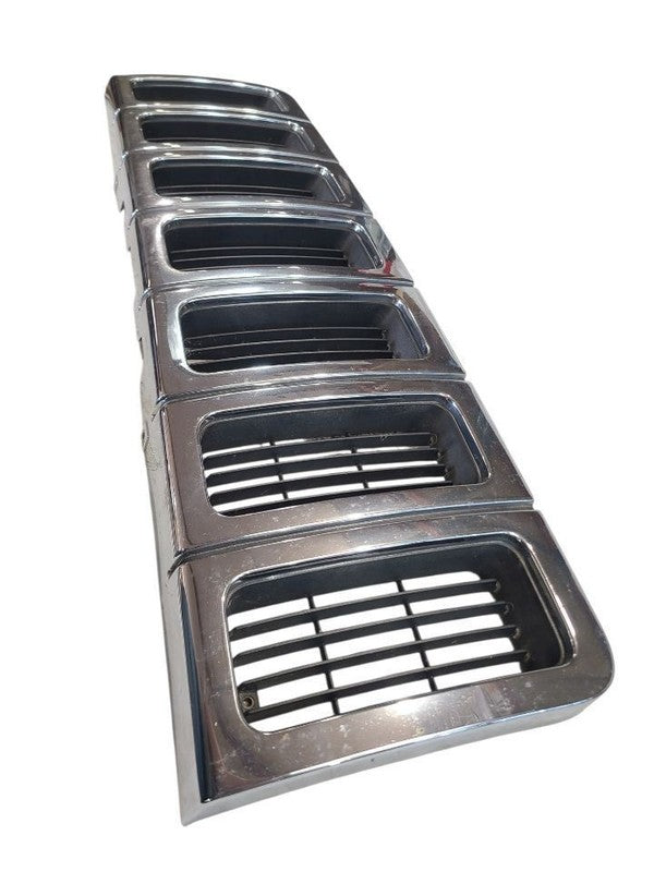 Grille Vertical Bars Grille Chrome Fits 96-98 GRAND CHEROKEE 672497