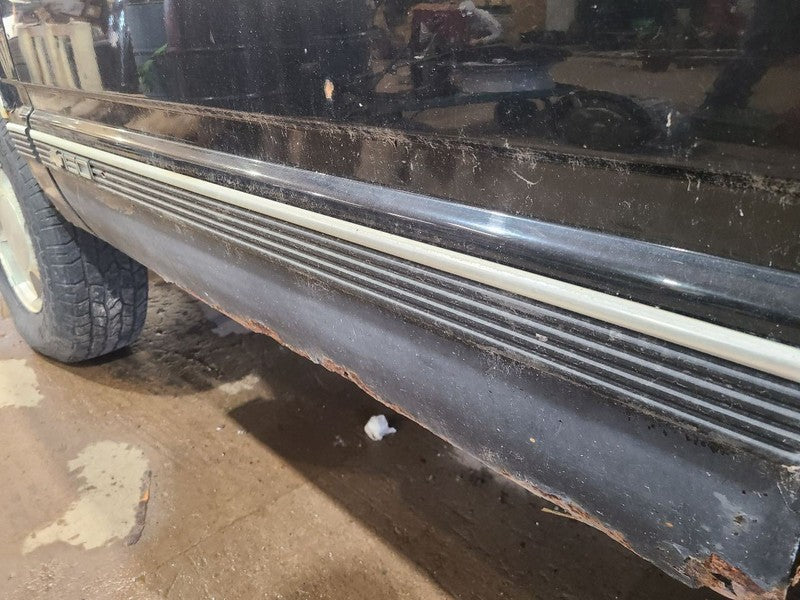 TCHEV1500 1998 Door Moulding Front 665413