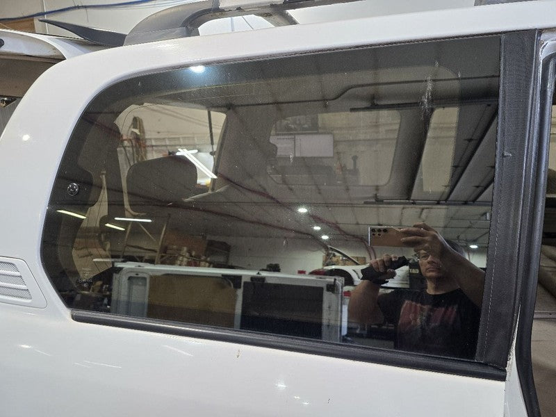 Passenger Quarter Glass Movable Fits 99-03 LEXUS LX470 640137