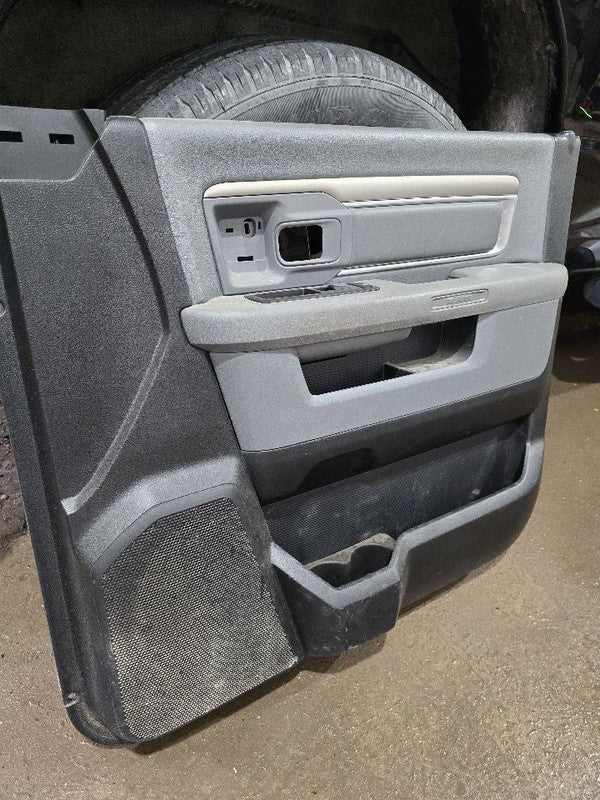 RAM1500   2016 Front Door Trim Panel 620335