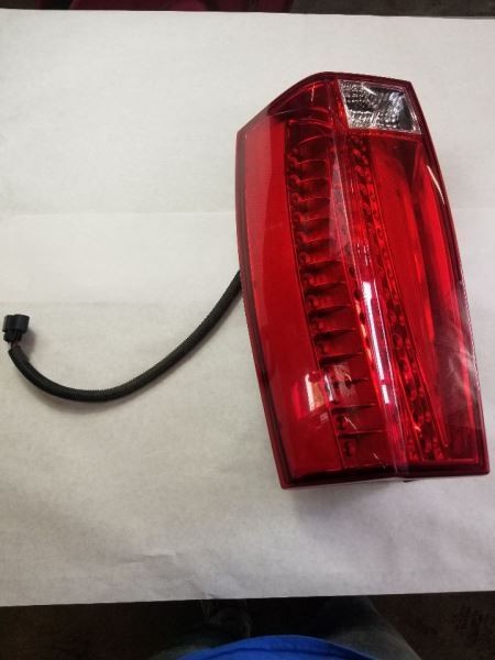Passenger Tail Light Without Premium Collection Fits 07-14 ESCALADE 26