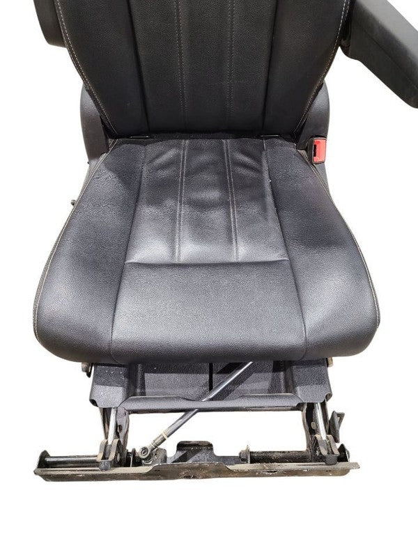 TOWN COUN 2016 Seat Rear 621155