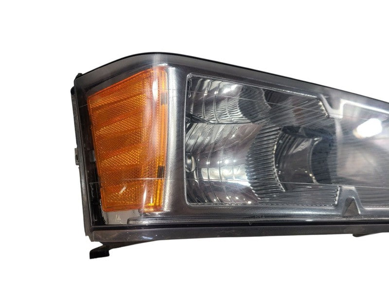 Passenger Headlight With Xtreme Opt V4A Fits 05-08 COLORADO 642877