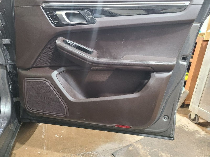 Passenger Right Front Door Fits 15-19 PORSCHE MACAN 661440