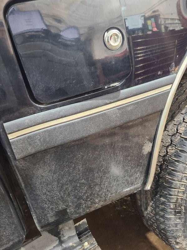 T100      1998 Quarter Moulding 653986