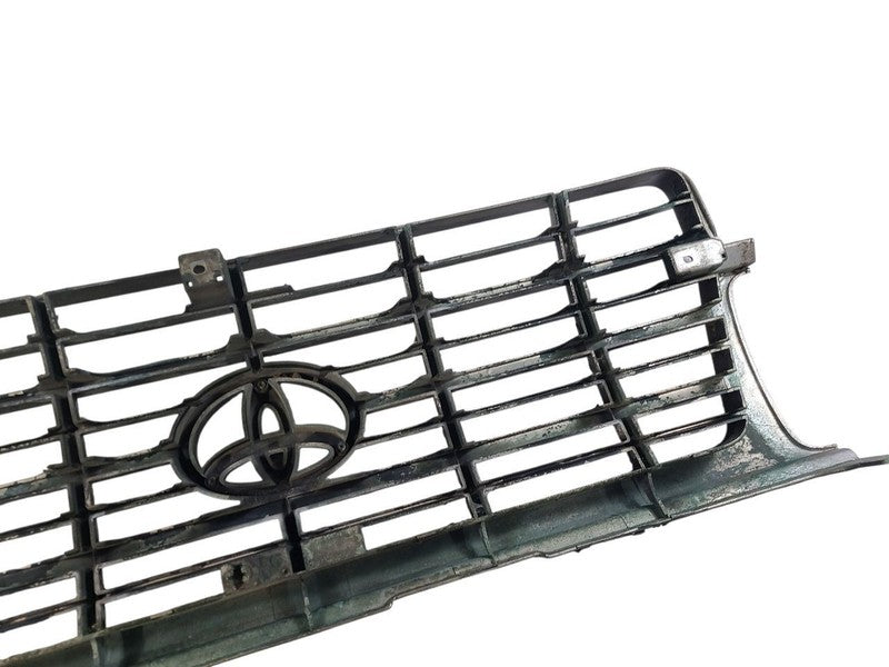 Grille 6 Cylinder Upper Fits 95-98 LAND CRUISER 657918