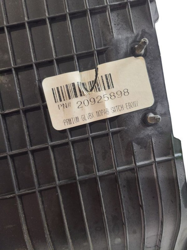 YUKON     2011 Glove Box 671847