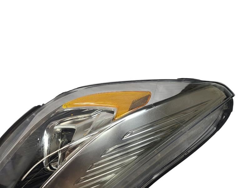 Passenger Headlight Halogen Projector With LED Accent Fits 17-19 ESCAP