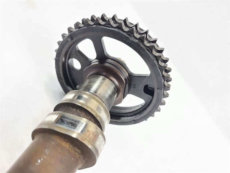 E320      1999 Camshaft 563402