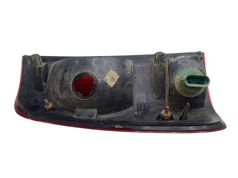 Passenger Tail Light Rectangular Fits 99-07 FORD F250SD PICKUP 678722