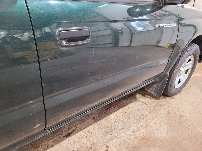 Passenger Right Front Door Manual Windows Fits 95-04 TACOMA 679523