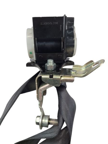 86        2017 Seat Belt Rear 594037