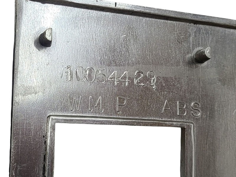 OLDS-SW   1988 Dash Bezel 677793
