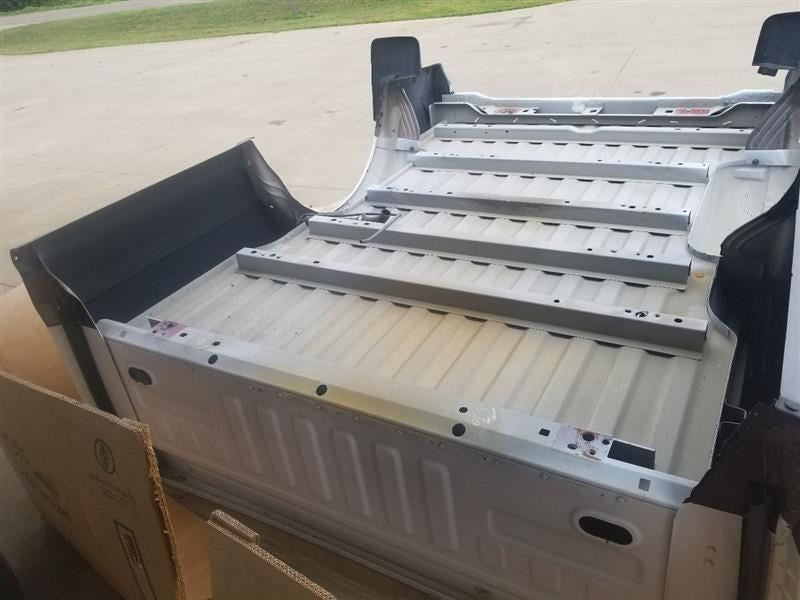 Pickup Box 8' Box Fits 15-20 FORD F150 PICKUP 517663