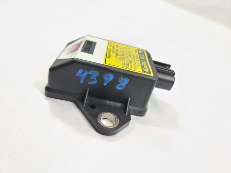 Chassis ECM Stability Control Yaw Rate Module Fits 05-09 4 RUNNER 5613