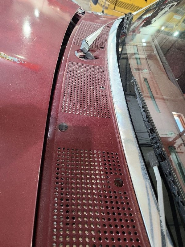 F150      1990 Cowl 678552