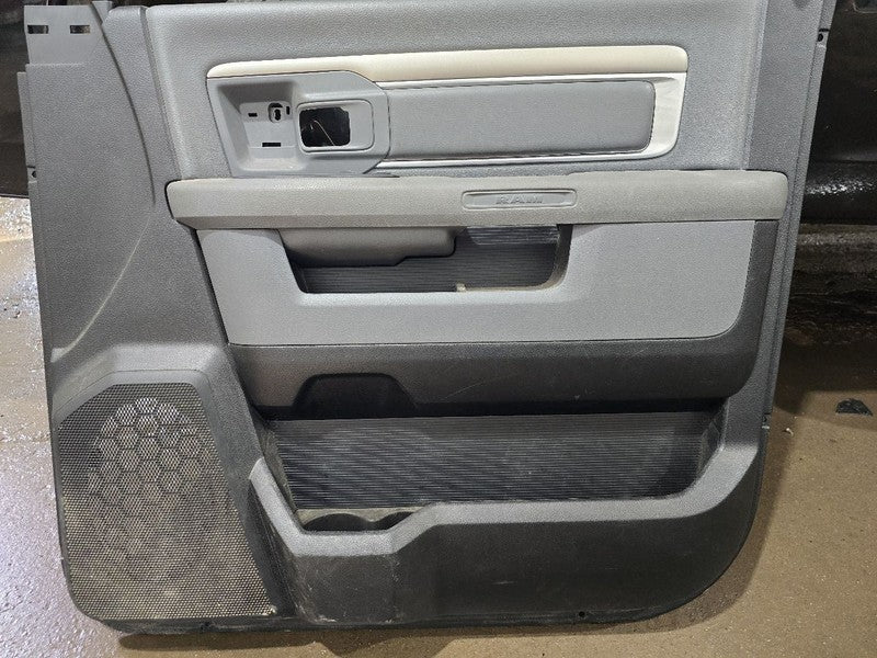 RAM1500   2016 Front Door Trim Panel 620335
