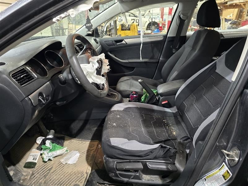 JETTA     2015 Seat Belt Rear 585091