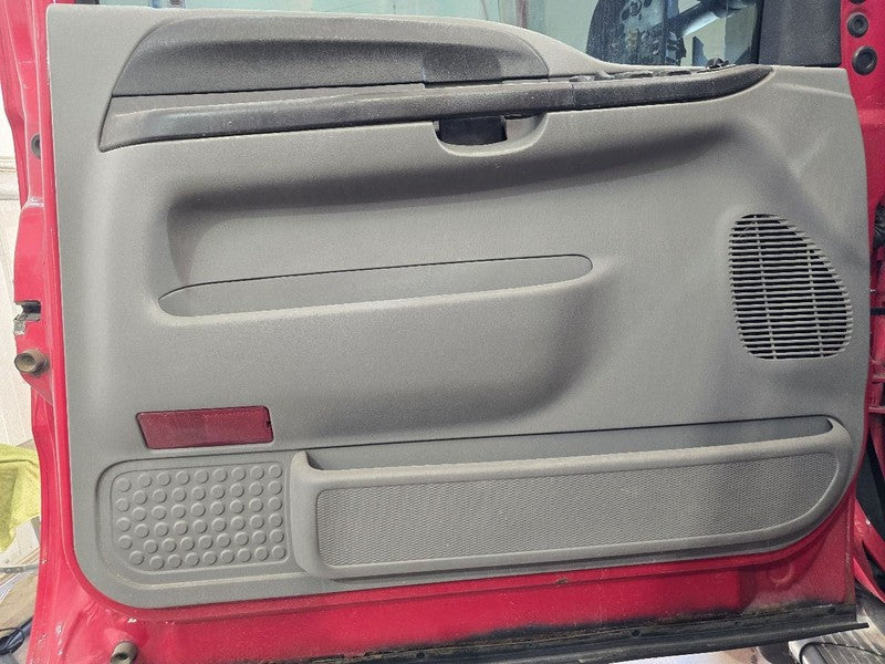 F350SD    2005 Front Door Trim Panel 647975