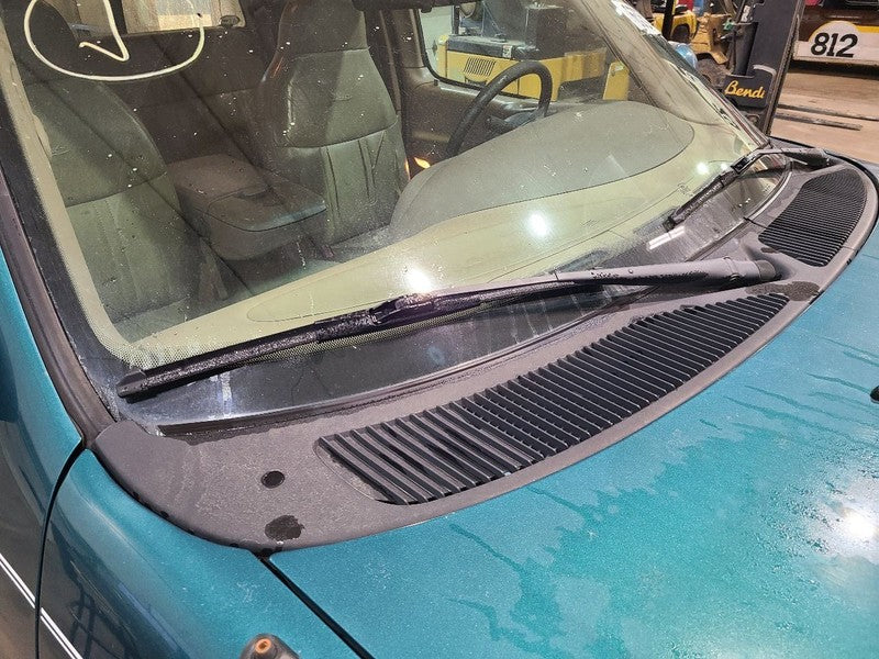 F150      1997 Cowl 678717
