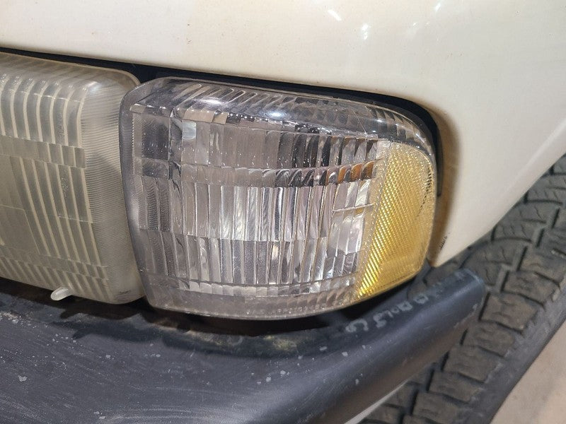 Driver Corner/Park Light Beside Headlamp Fits 94-02 DODGE 2500 PICKUP 
