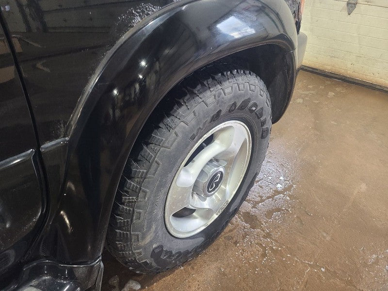 QX4       1999 Fender Flare/Extension 658243