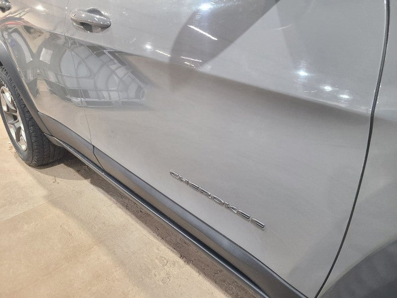 Passenger Front Door Electric Tempered Glass Fits 19-21 CHEROKEE 66167