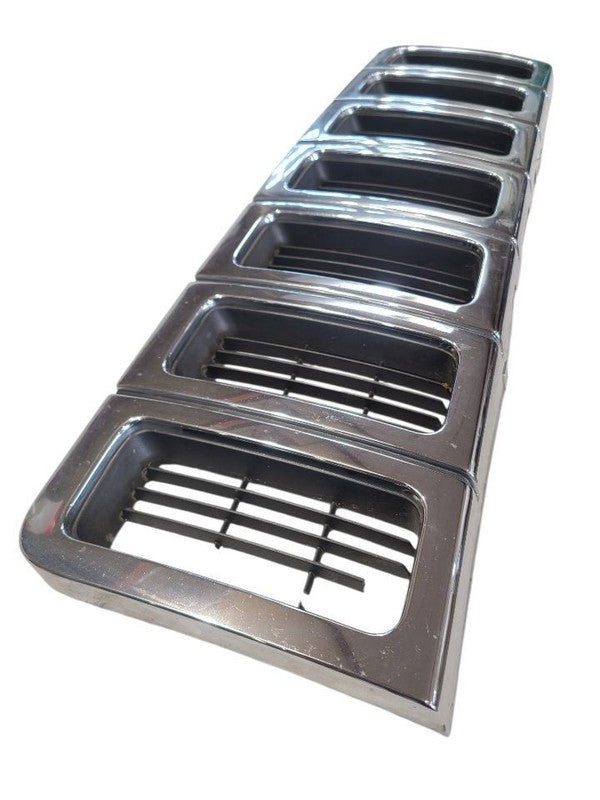 Grille Vertical Bars Grille Chrome Fits 96-98 GRAND CHEROKEE 672497