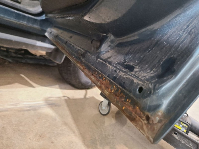 Passenger Front Door Thru 11/14/10 Fits 07-11 AVALANCHE 1500 670108