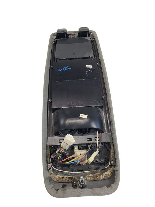 YUKON     1998 Console Front 664335