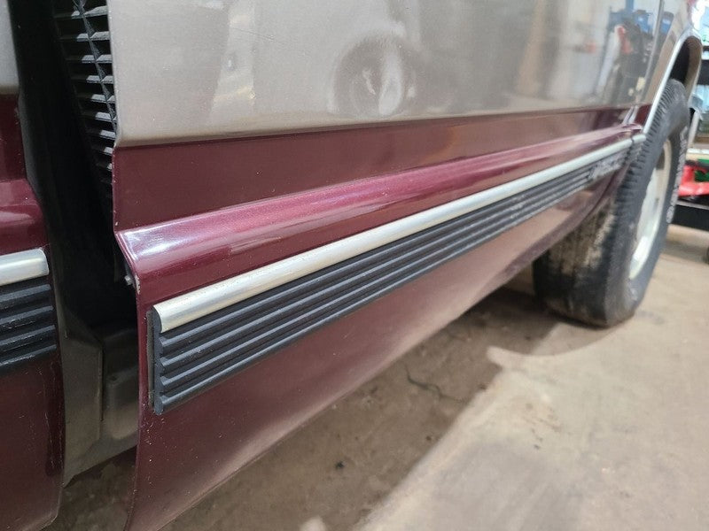TCHEV1500 1998 Door Moulding Front 672119