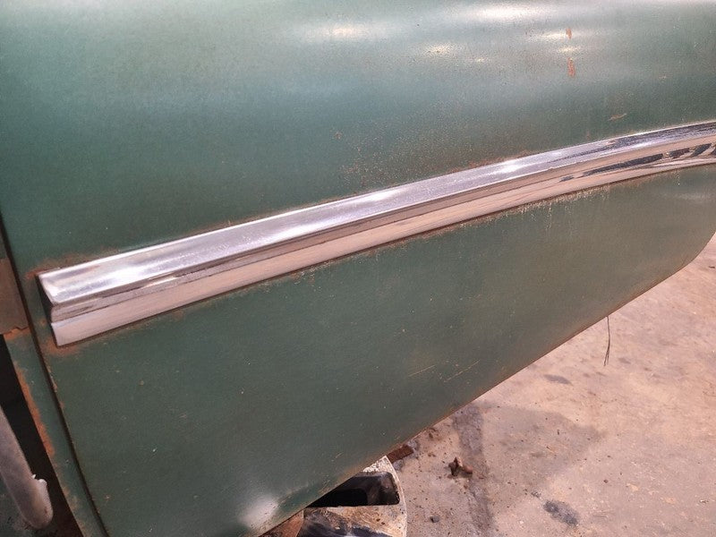 BUICK     1951 Door Moulding Front 656420