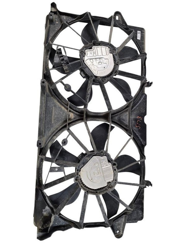 Radiator Fan Motor Fan Assembly Fits 14-21 SILVERADO 1500 PICKUP 64147