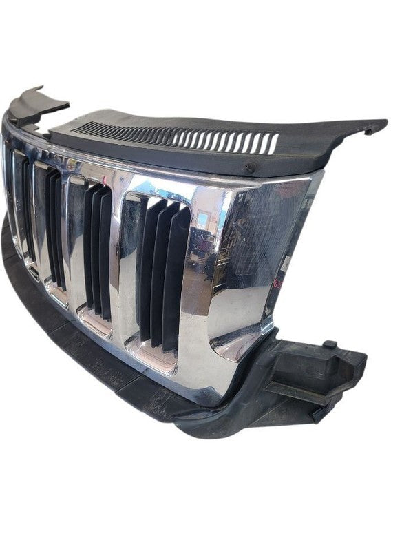 Grille Laredo VIN A 7th Digit Upper Chrome Fits 11-13 GRAND CHEROKEE 6