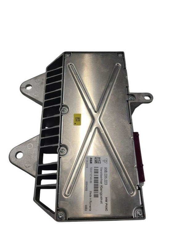 MACAN     2015 Audio Equipment Radio 661732